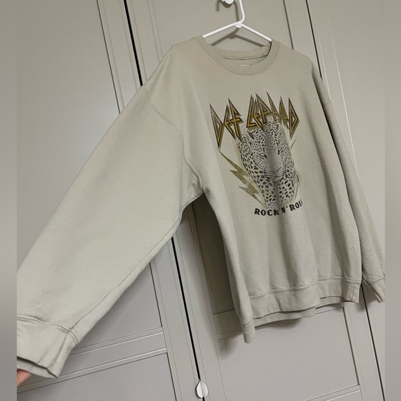 Def Leppard Graphic Crewneck - Picture 4 of 8